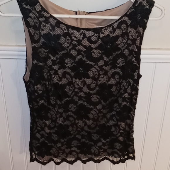 Sleeveless lace top - Picture 1 of 5